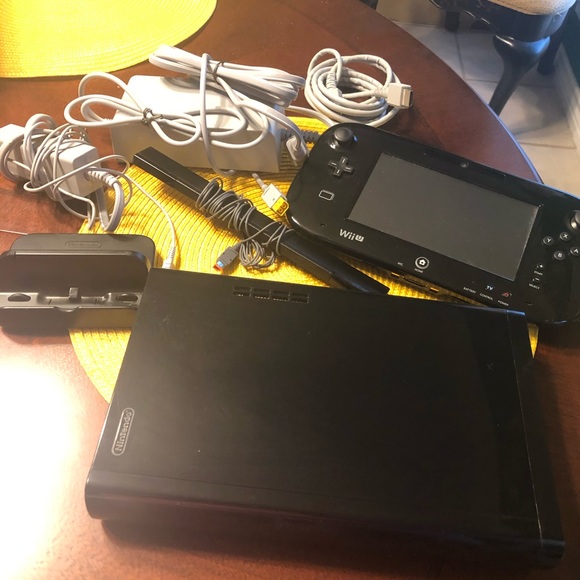 Nintendo Wii U WUP-101(02) Deluxe 32 GB - Picture 3 of 7